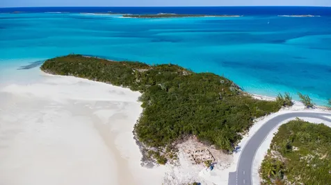 Queens Highway West 1 Exuma BS