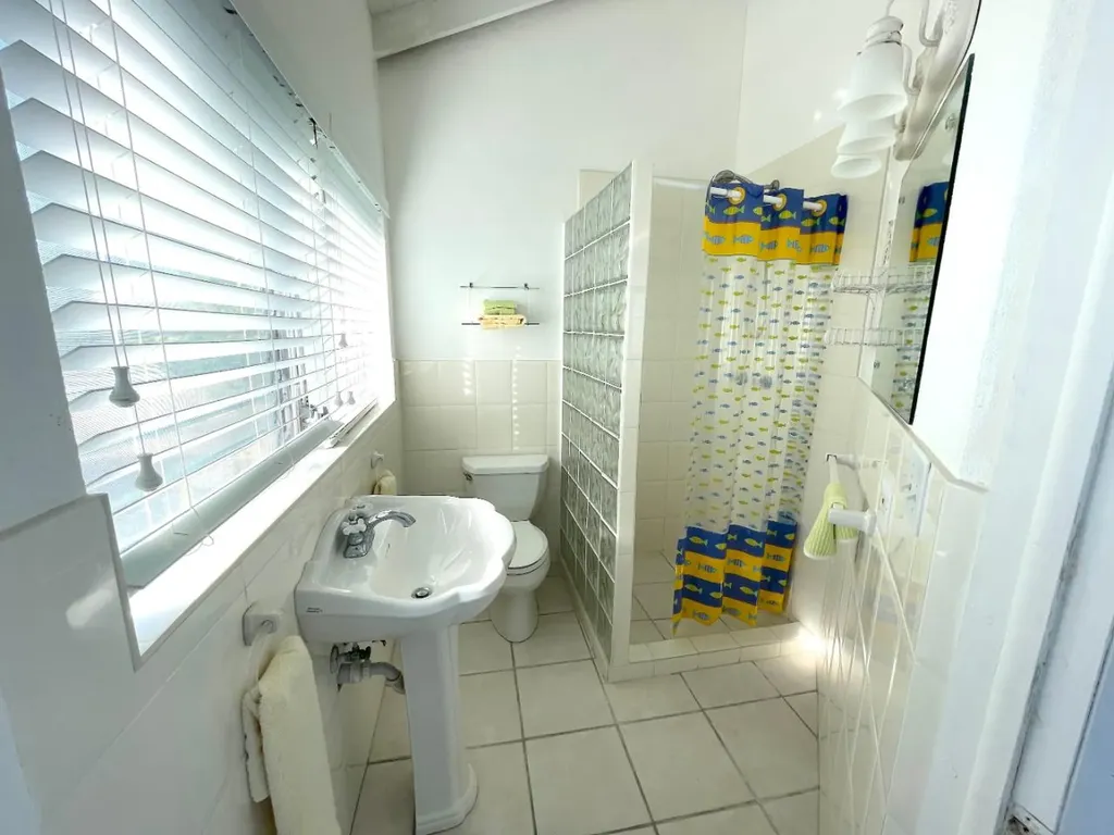 3/3 Oceanfront Home Long Island BS