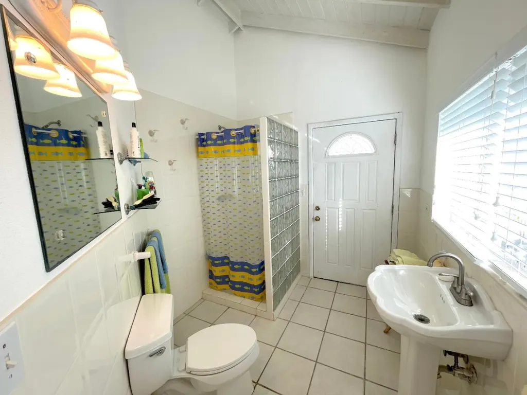 3/3 Oceanfront Home Long Island BS