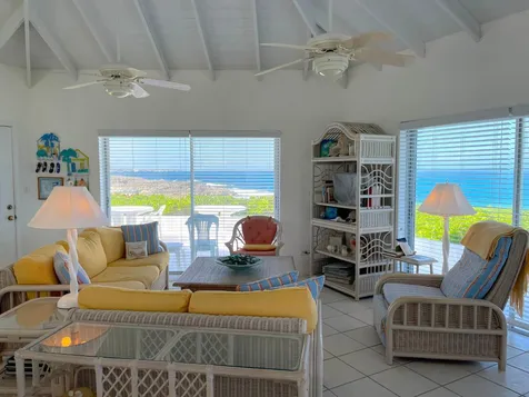 3/3 Oceanfront Home Long Island BS