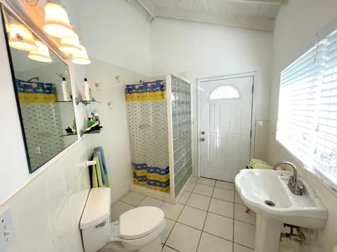 3/3 Oceanfront Home Long Island BS