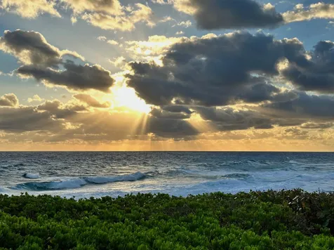 3/3 Oceanfront Home Long Island BS