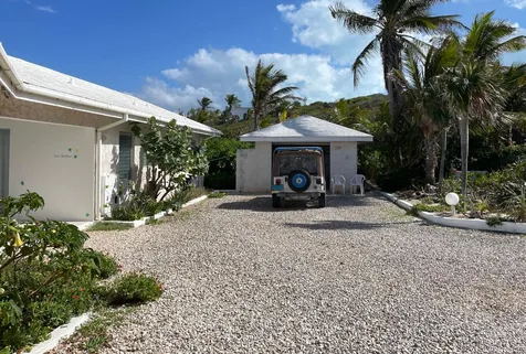 3/3 Oceanfront Home Long Island BS