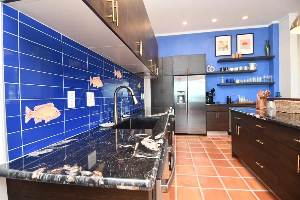 Tangled Up In Blue Abaco BS