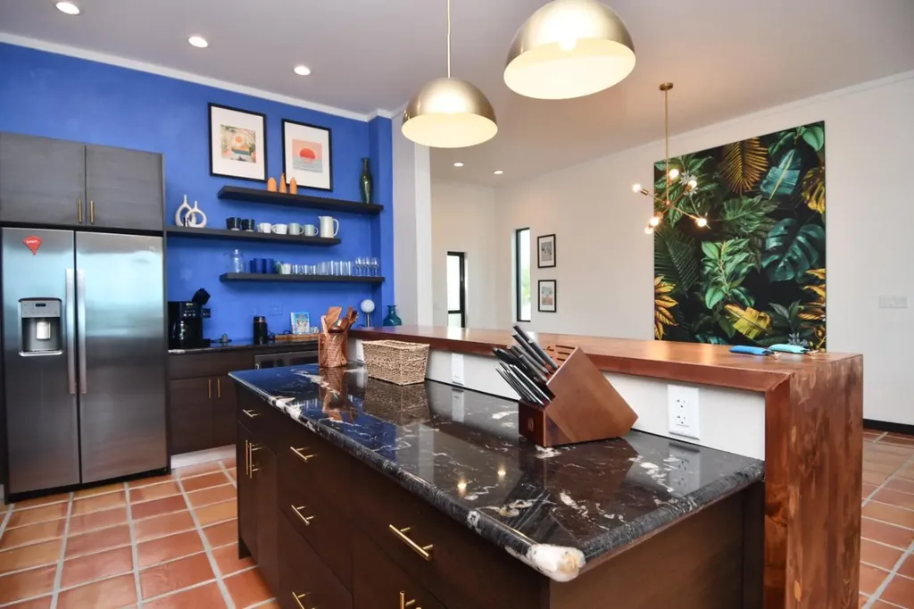 Tangled Up In Blue Abaco BS