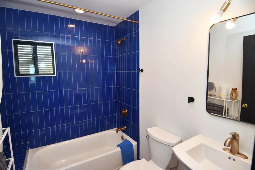 Tangled Up In Blue Abaco BS