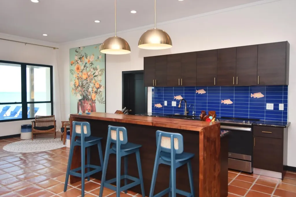 Tangled Up In Blue Abaco BS