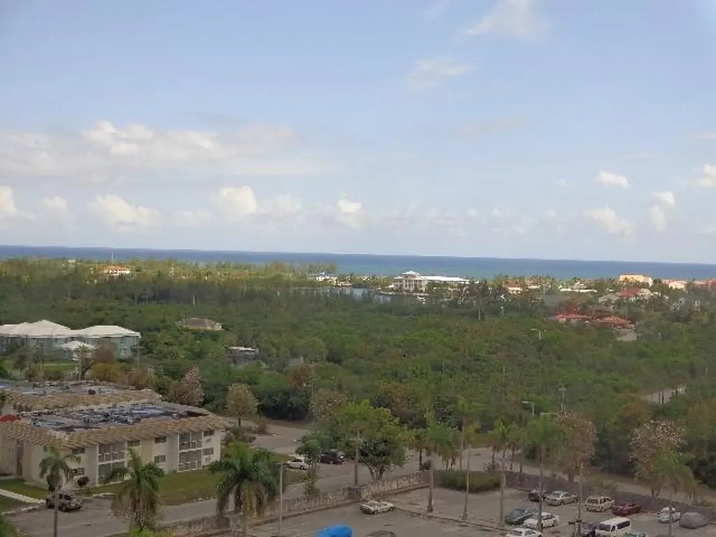 Albacore Drive, Lucaya Grand Bahama Freeport BS