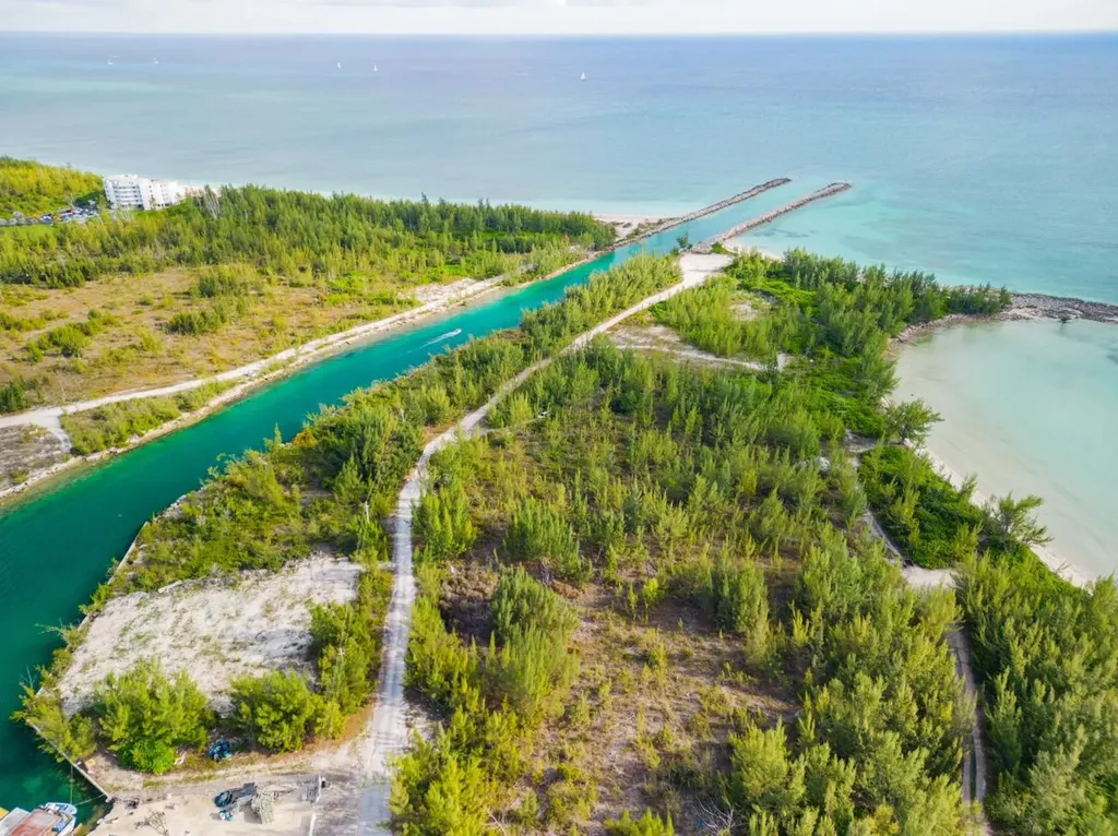 Silver Point Drive Grand Bahama Freeport BS