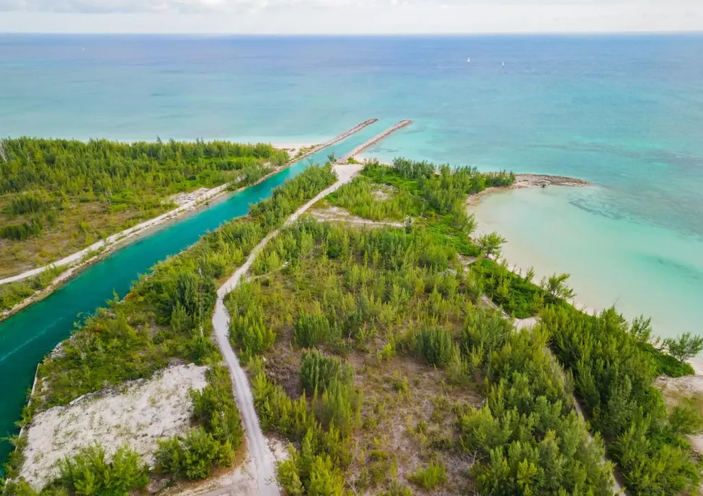 Silver Point Drive Grand Bahama Freeport BS