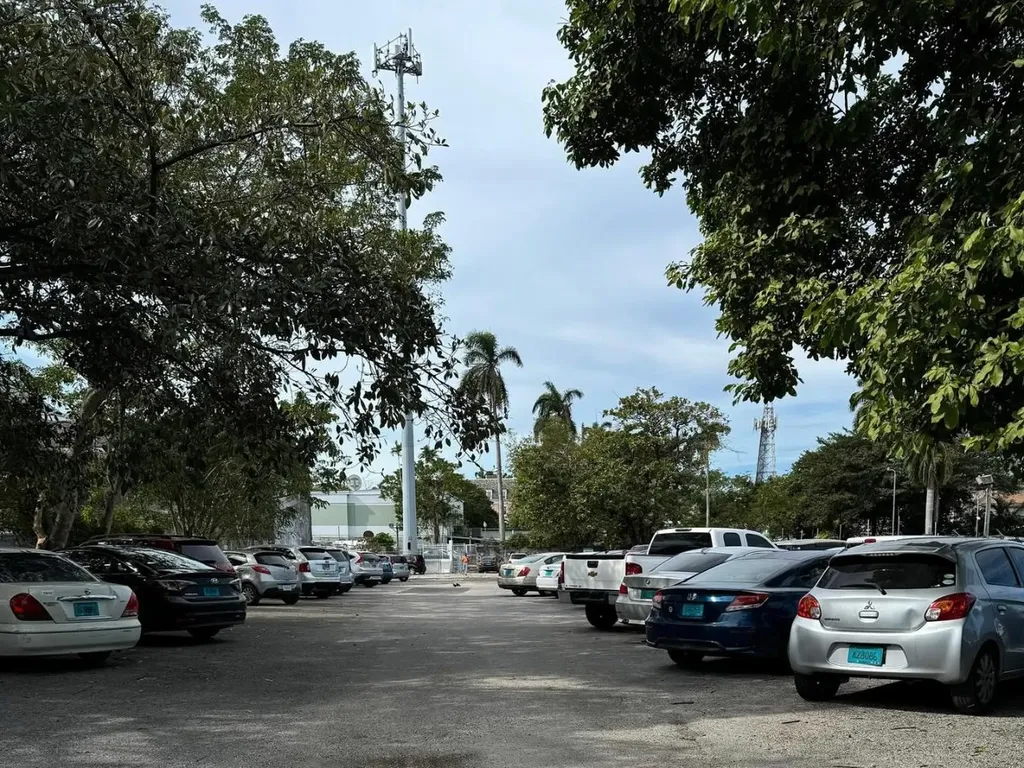 Parking Lot Elizabeth Avenue New Providence Paradise Island BS