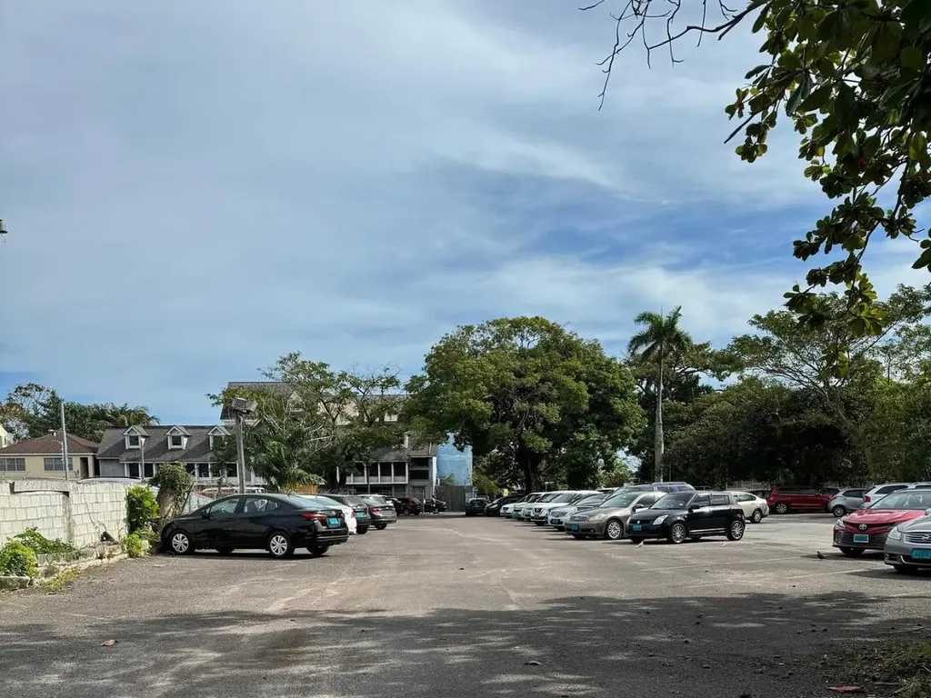 Parking Lot Elizabeth Avenue New Providence Paradise Island BS