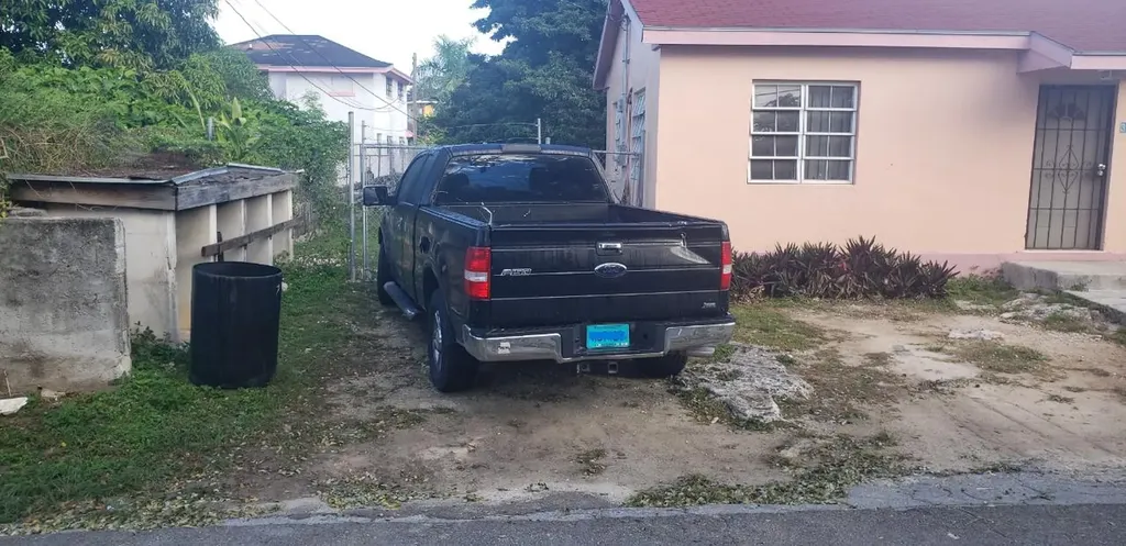 34 Flamingo Avenue New Providence Paradise Island BS