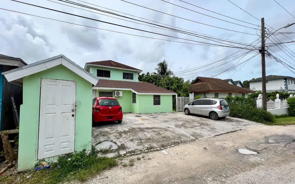 Strachan's Boulevard Triplex New Providence Paradise Island BS