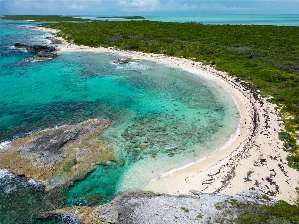 Neptune's Nest Berry Islands BS