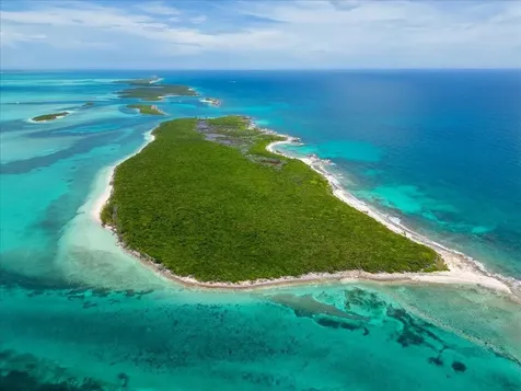 Neptune's Nest Berry Islands BS