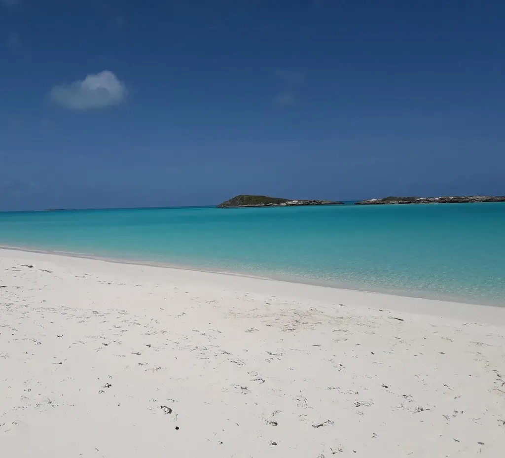 Queens Highway Exuma BS