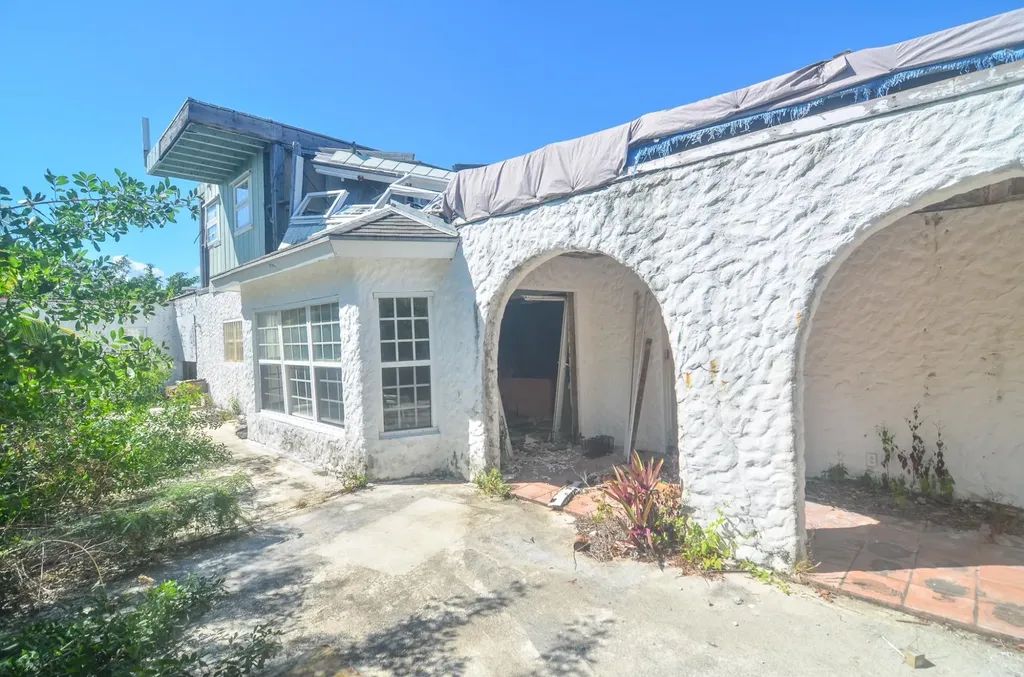 Yellow Elder & The Chalet Abaco BS