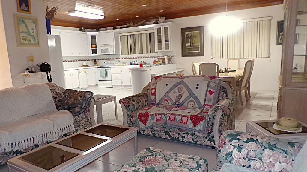 3/2 House In Cartwright's Long Island BS