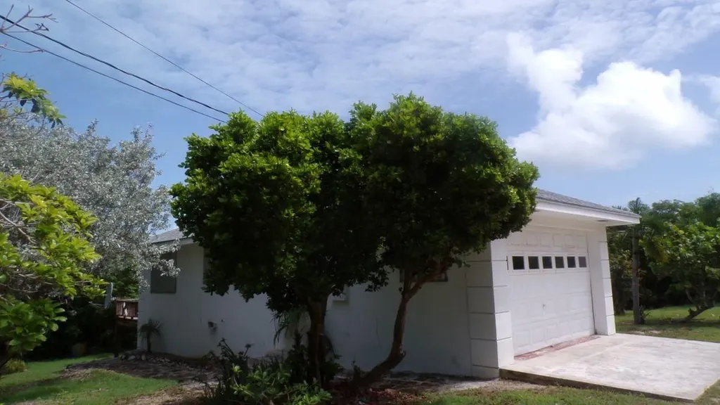 3/2 House In Cartwright's Long Island BS