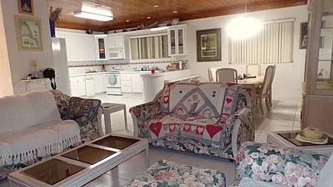 3/2 House In Cartwright's Long Island BS