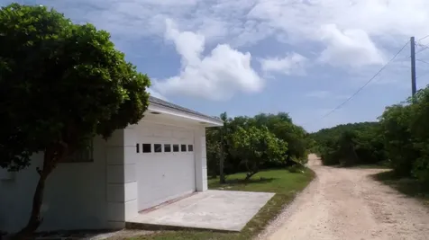 3/2 House In Cartwright's Long Island BS