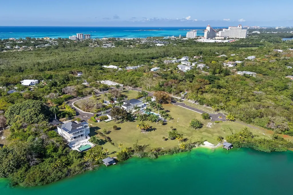 Oakridge Estates New Providence Paradise Island 58243 | Bahamas Realty