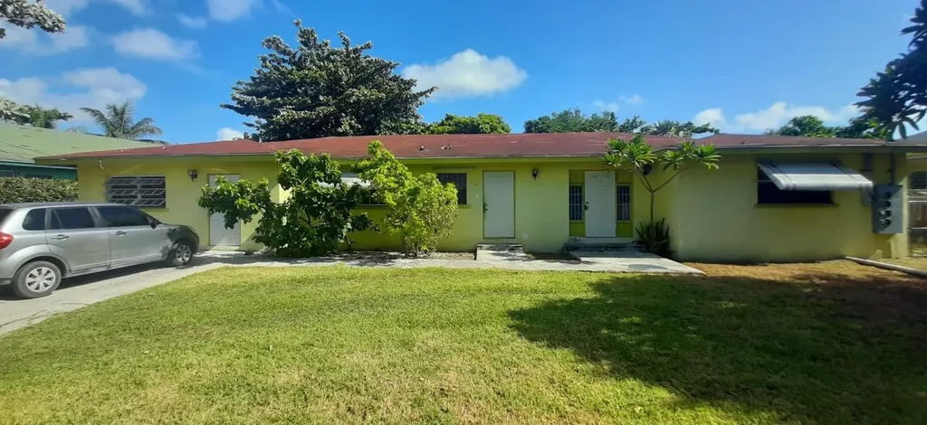 Sandilands Village Triplex New Providence Paradise Island BS