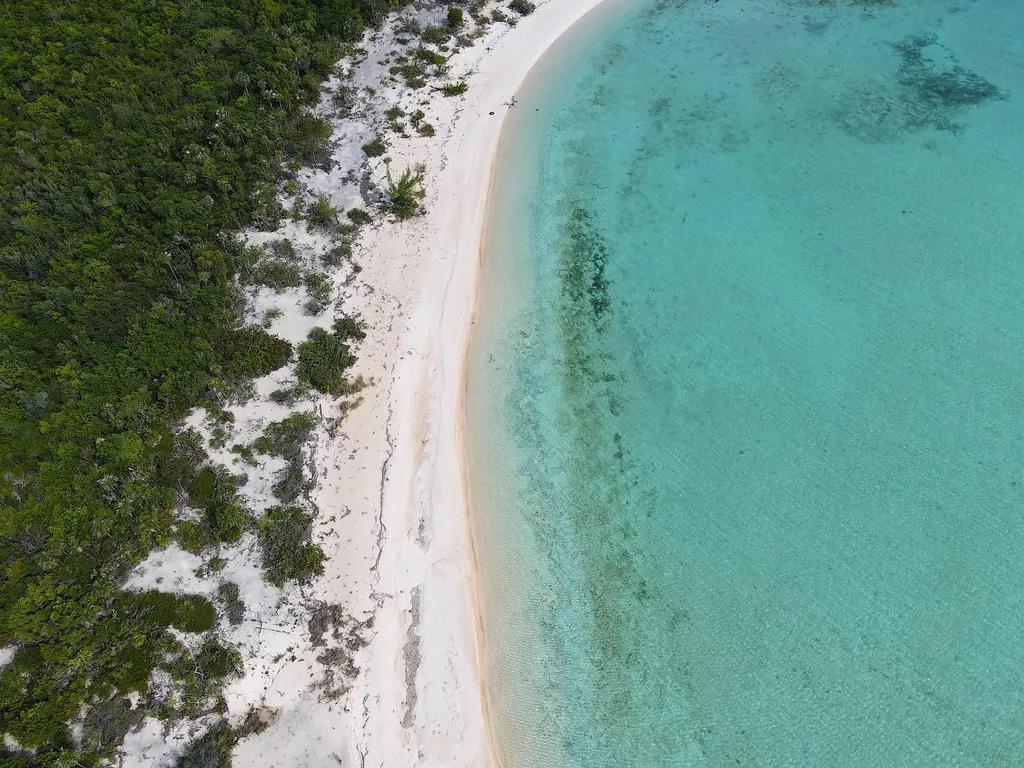 16 Acre Beachfront Parcel Long Island BS