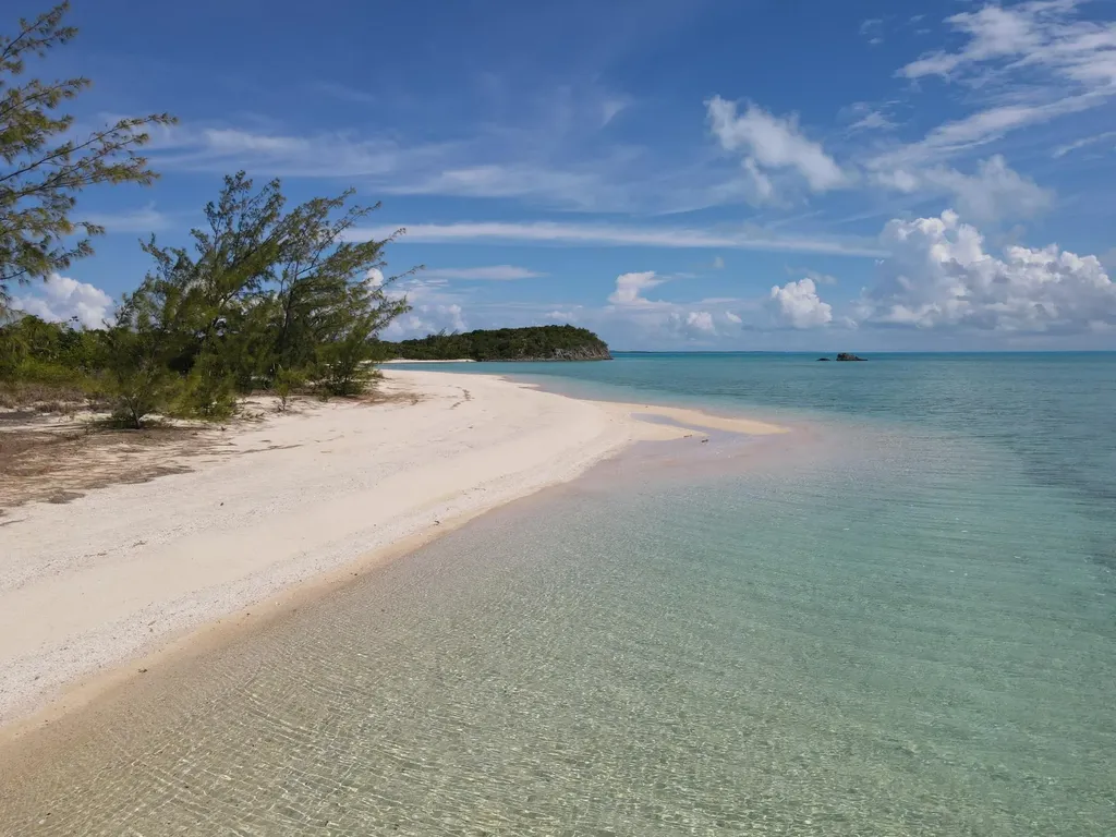 16 Acre Beachfront Parcel Long Island BS