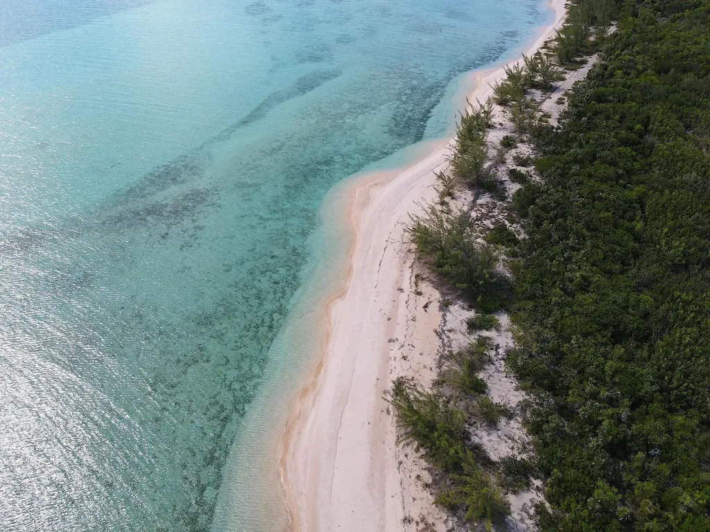 16 Acre Beachfront Parcel Long Island BS