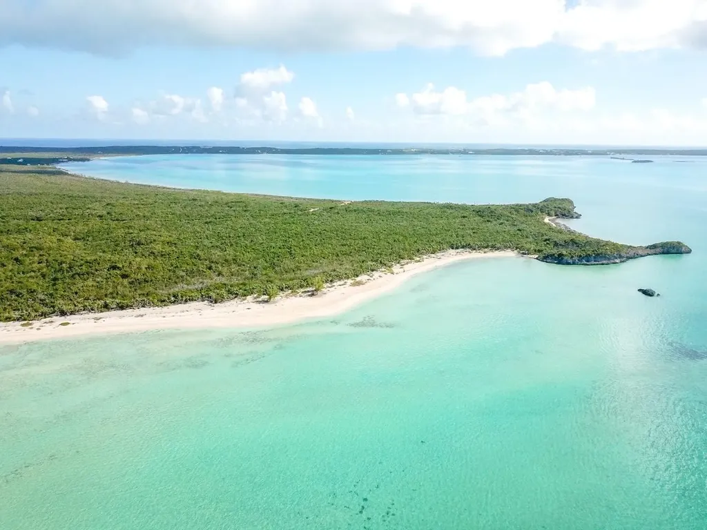 16 Acre Beachfront Parcel Long Island BS