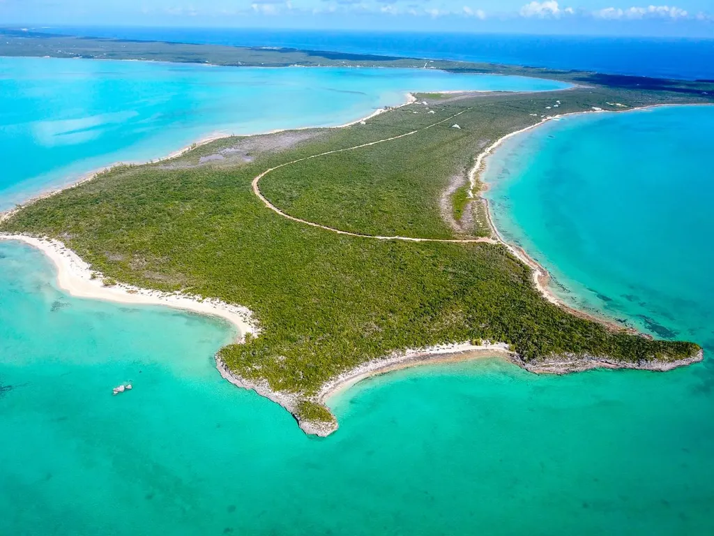 16 Acre Beachfront Parcel Long Island BS