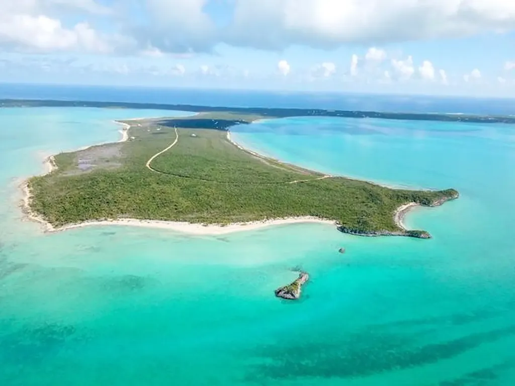 21 Acres Beachfront Long Island BS