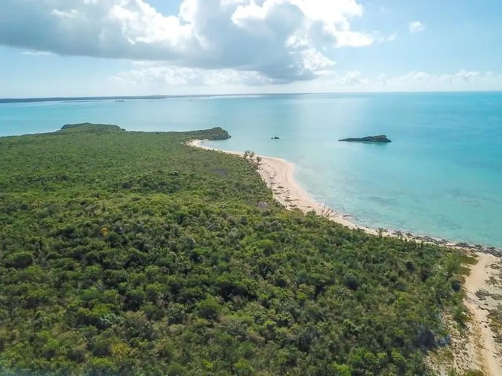 21 Acres Beachfront Long Island BS