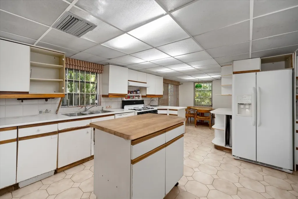 Camelot, Fox Hill Creek 8 New Providence Paradise Island BS