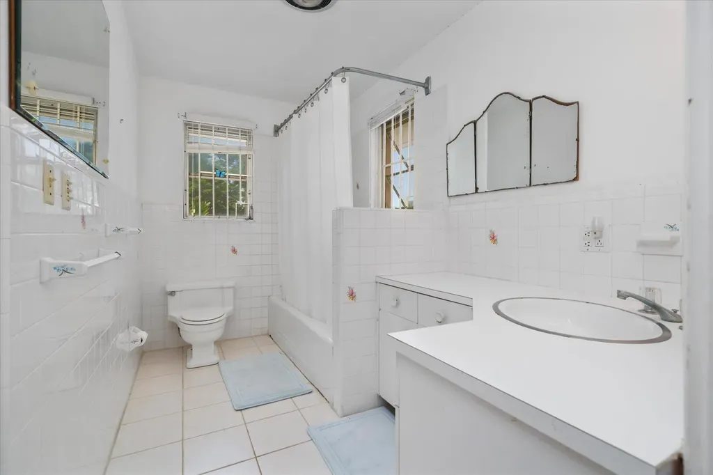 Camelot, Fox Hill Creek 8 New Providence Paradise Island BS