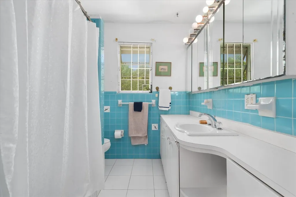 Camelot, Fox Hill Creek 8 New Providence Paradise Island BS