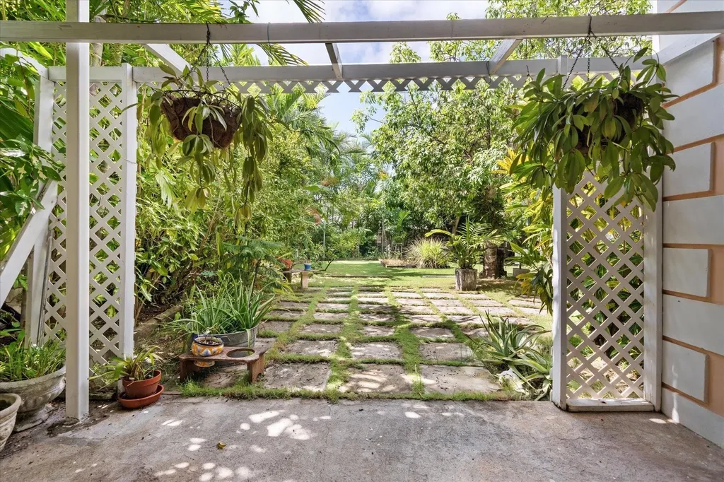 Camelot, Fox Hill Creek 8 New Providence Paradise Island BS