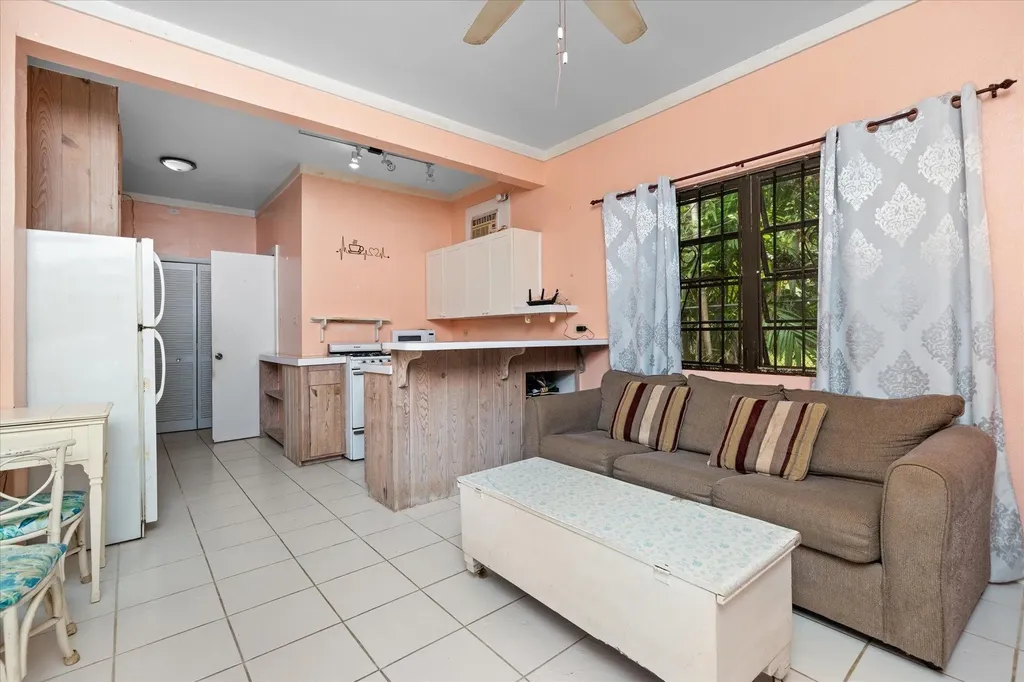 Camelot, Fox Hill Creek 8 New Providence Paradise Island BS