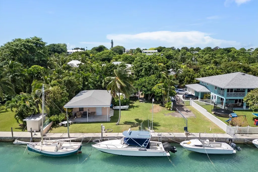 Camelot, Fox Hill Creek 8 New Providence Paradise Island BS