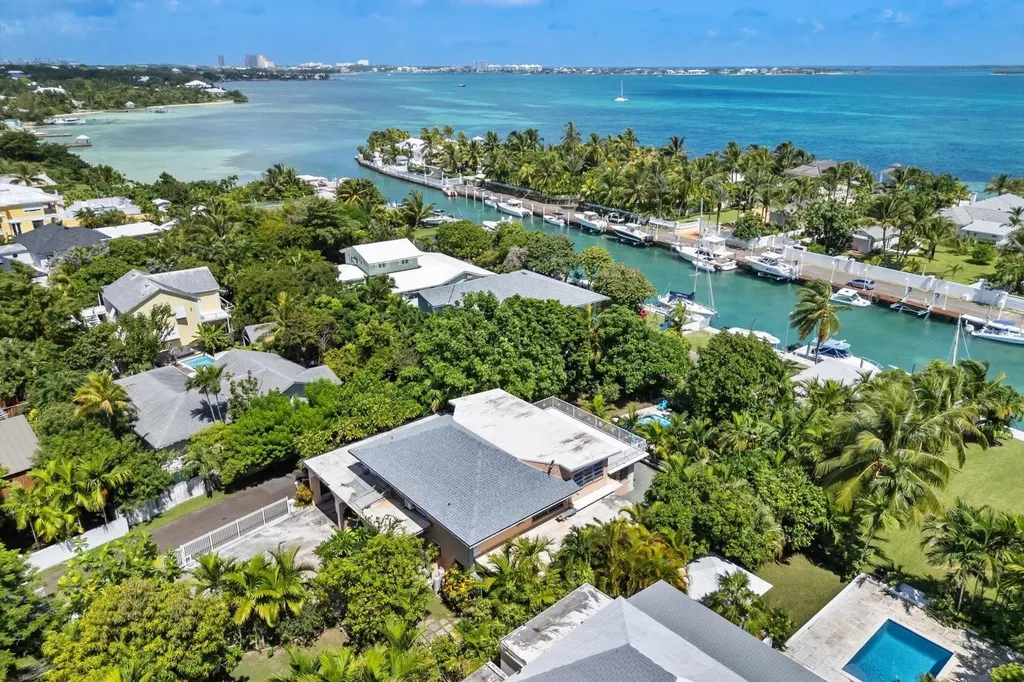 Camelot, Fox Hill Creek 8 New Providence Paradise Island BS