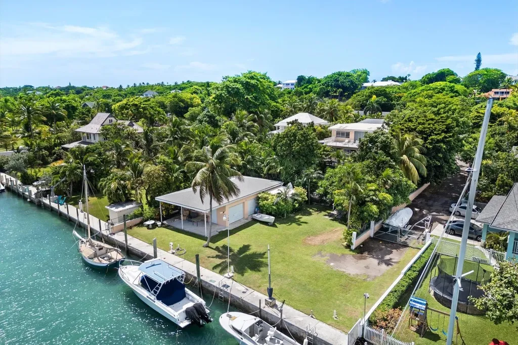 Camelot, Fox Hill Creek 8 New Providence Paradise Island BS