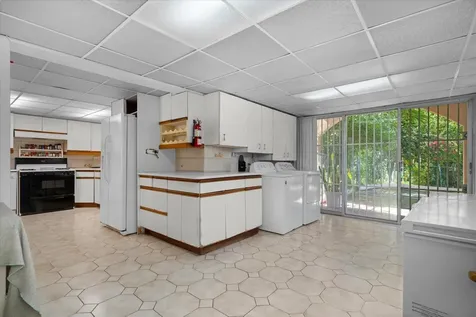 Camelot, Fox Hill Creek 8 New Providence Paradise Island BS