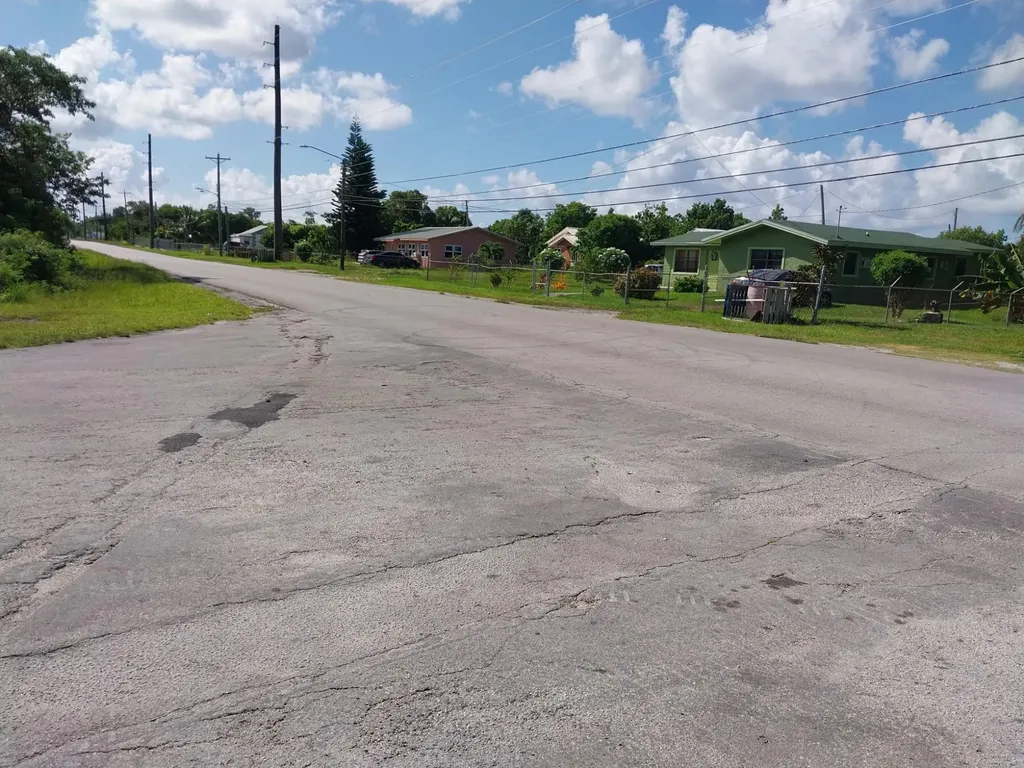 Barnett Avenue, Holmes Ro 165 Grand Bahama Freeport BS