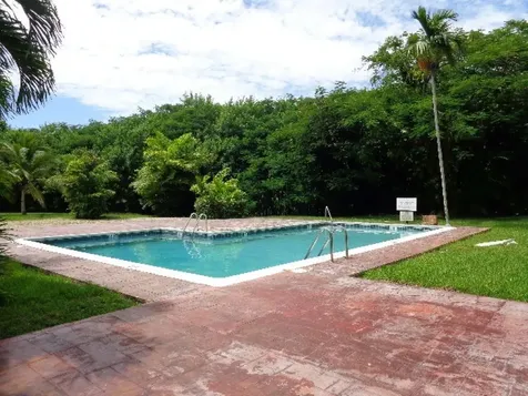 #212 Lakeview Manor Condo Kn 3 Grand Bahama Freeport BS