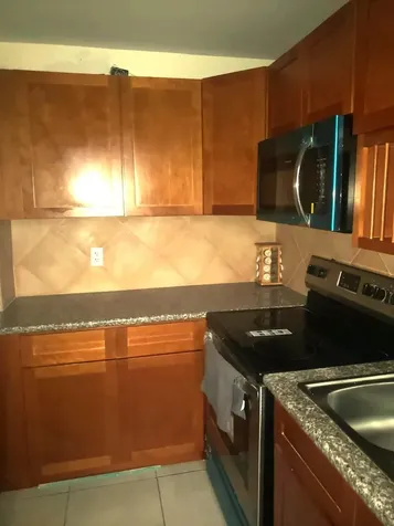 #212 Lakeview Manor Condo Kn 3 Grand Bahama Freeport BS