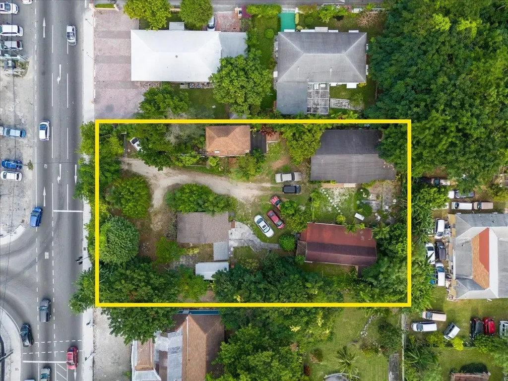 12 Brooklyn & Village Road New Providence Paradise Island BS