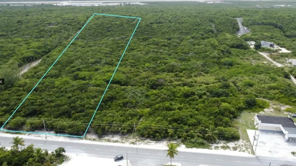 Queens Highway Exuma BS