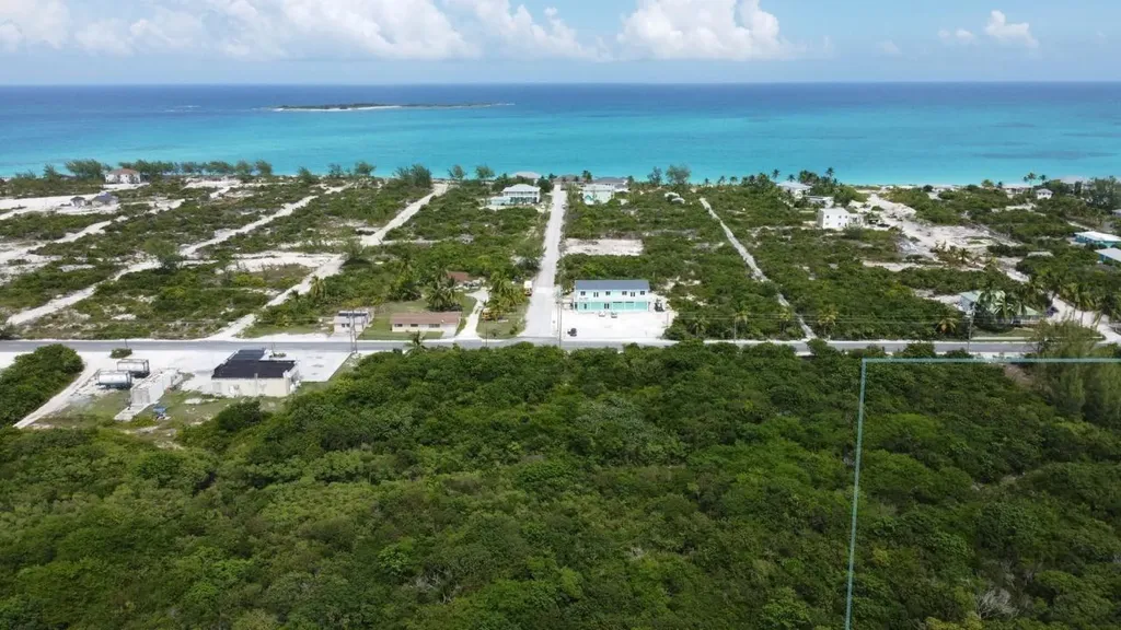 Queens Highway Exuma BS